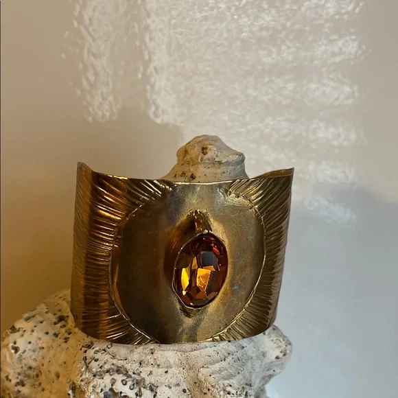 Add warmth and vibrancy with the Copper Cuff Bracelet with Amber crystal stone - Picture 1 of 5